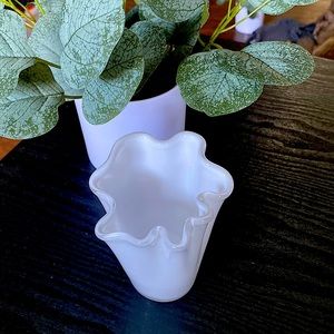 Art Glass White Swirl Pinched Ruffle Hand Blown Vase
